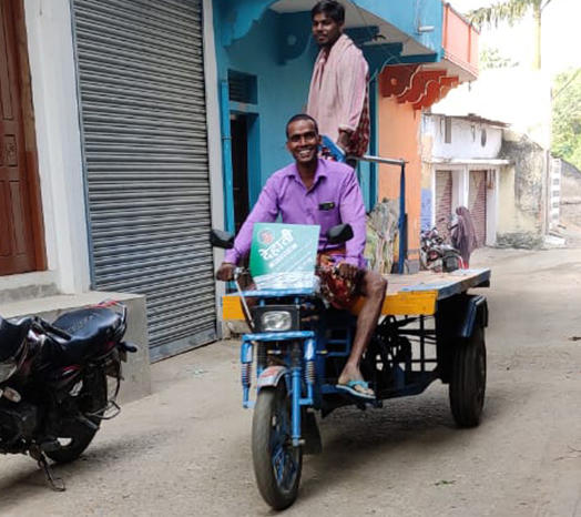 Transport vehicle with DeHaat advertisement